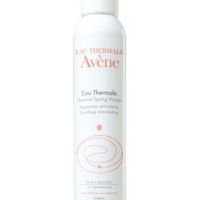 Spray de Água termal d’Avène para pele sensível.